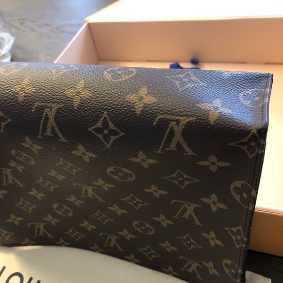 ❌SOLD❌ Louis Vuitton toiletry 26 - Picture 8 of 11